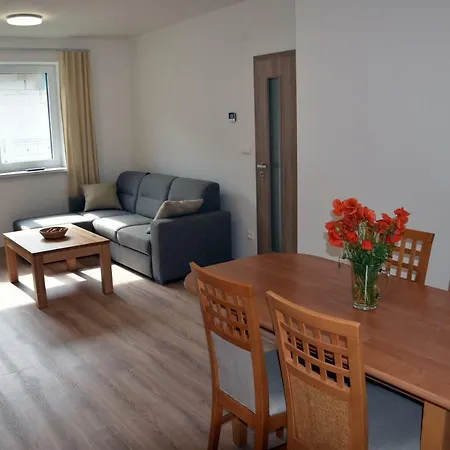 Elemir Lejlighed Bešeňová